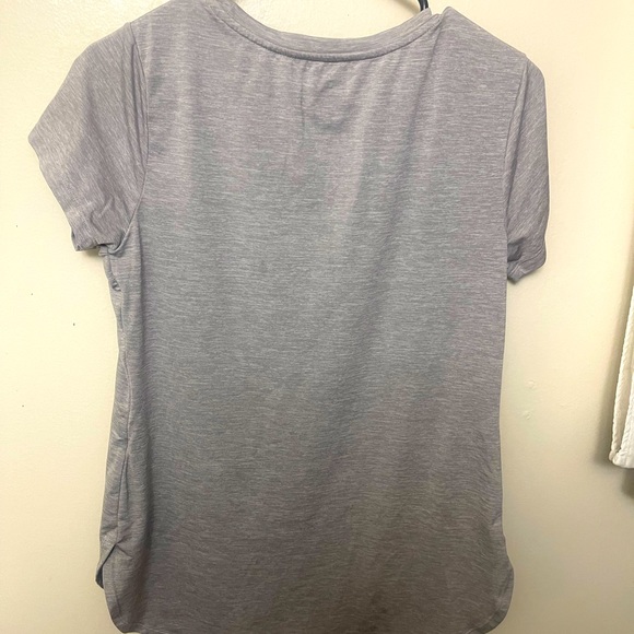 Women’s Adidas short sleeve shirt - Picture 3 of 3